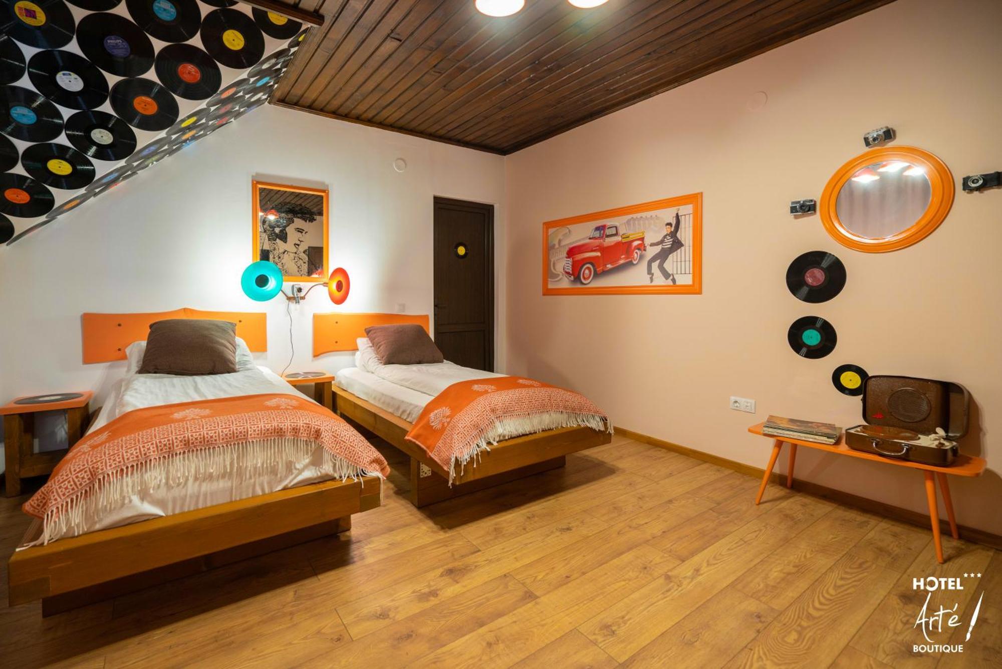 Art'E Boutique Rooms BaileTusnad Exterior photo